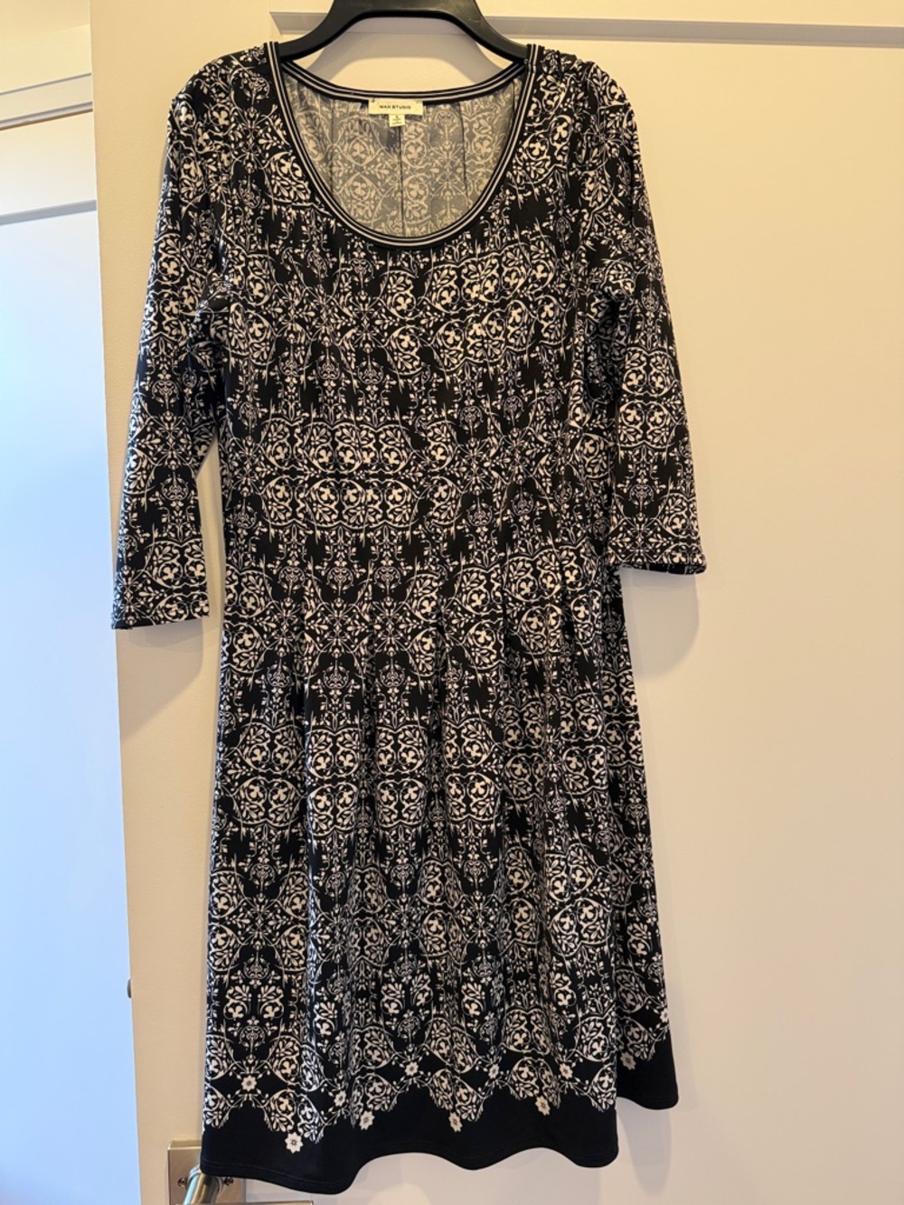 Max Studio Black & White 3/4 Sleeve Scoop Neck Dress